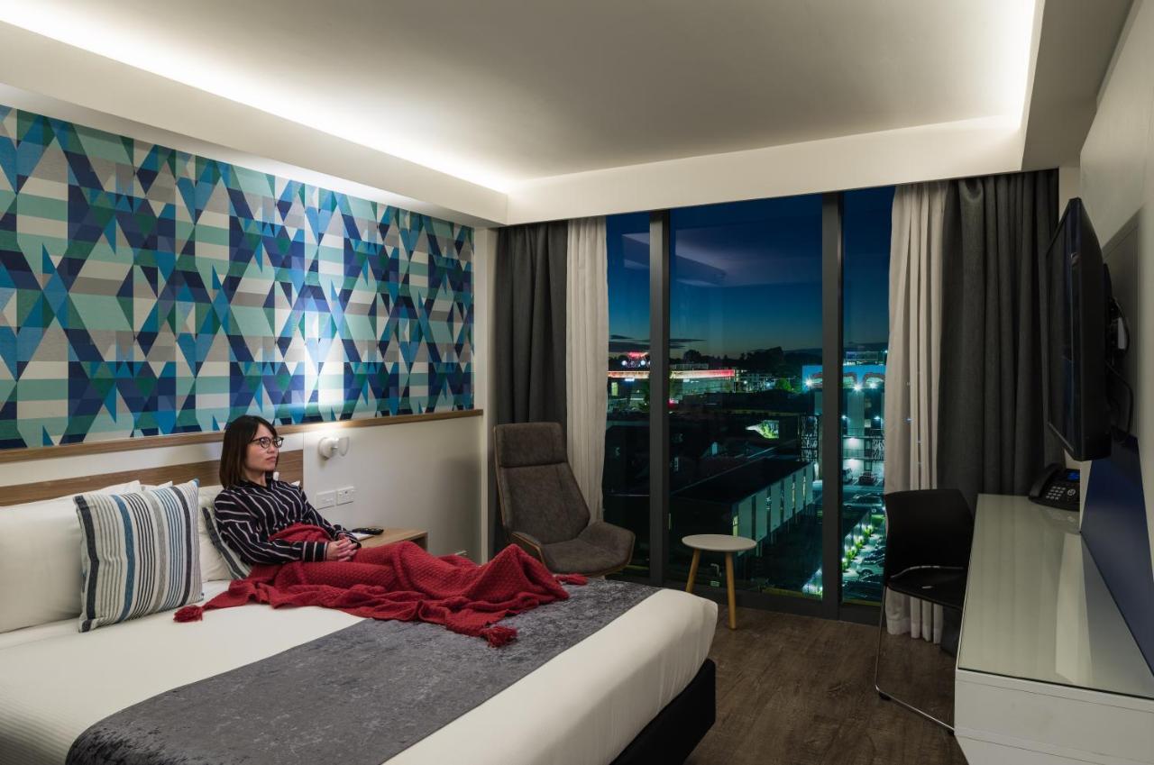 Carnmore Hotel Крайстчёрч Экстерьер фото